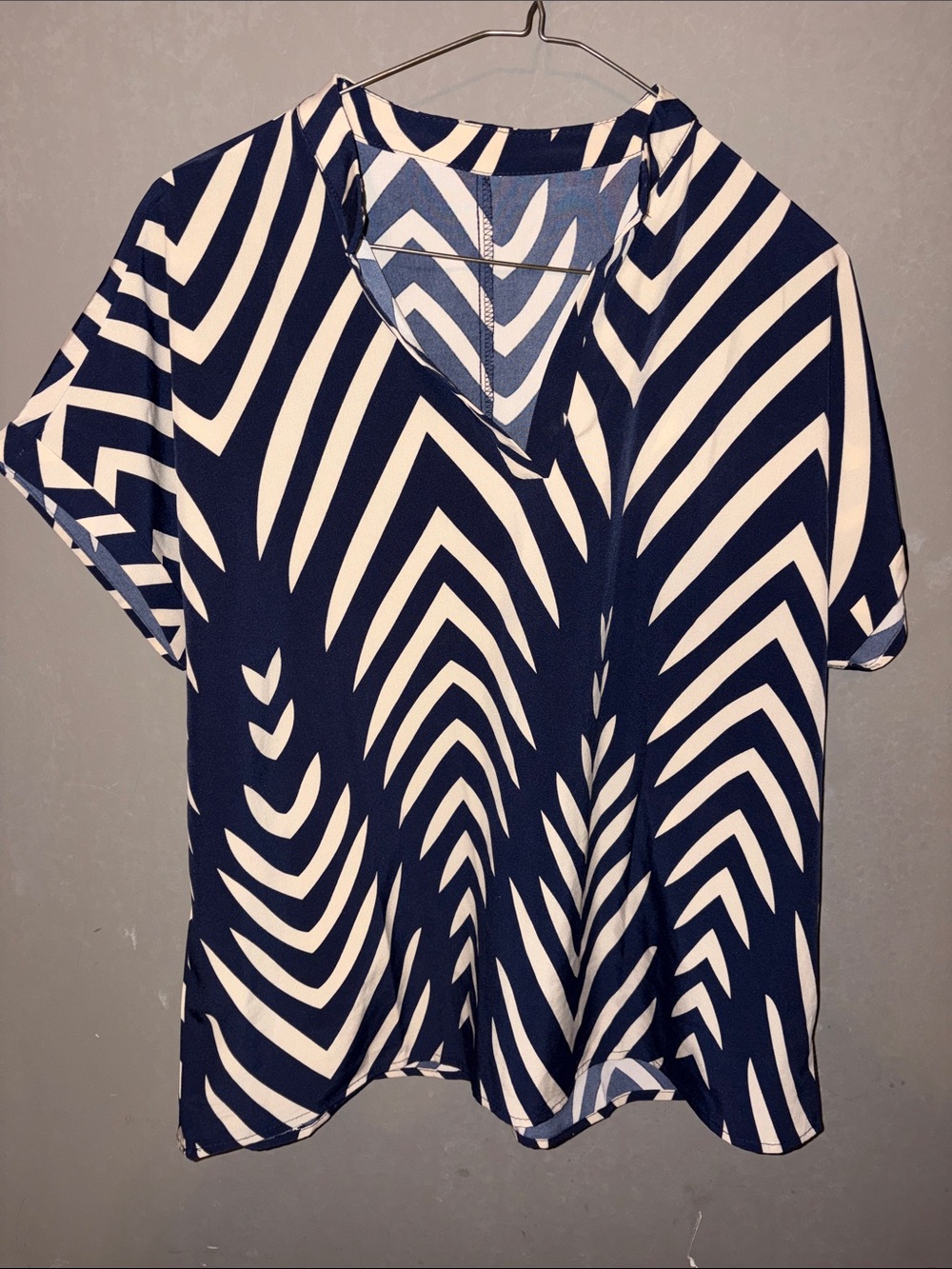 Women’s Navy and White Patterned V-Neck Blouse